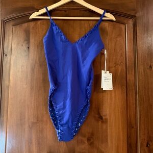 💙 NWT Good American Lace-Up One Piece Swimsuit 💙